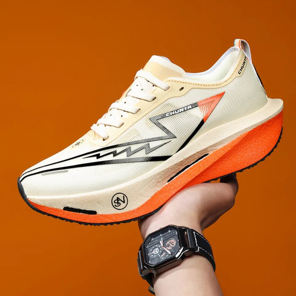Tênis de corrida com placa de carbono, especializados para maratona.