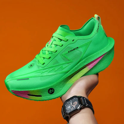 Tênis de corrida com placa de carbono, especializados para maratona.