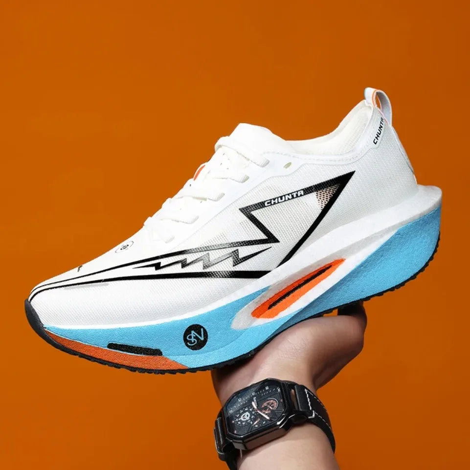 Tênis de corrida com placa de carbono, especializados para maratona.